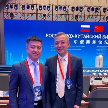 Председатель QIFA Сунь Тяньшу и Старший вице-президент Российско-Китайского инвестиционного фонда (РКИФ) Тэн Лэй (слева направо)