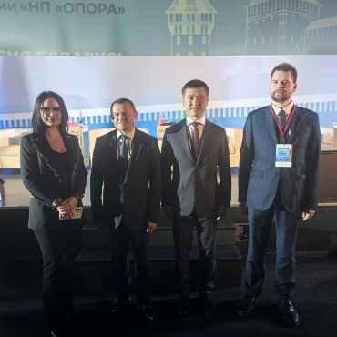 Сунь Тяньшу на пленарном заседании в рамках Съезда лидеров «ОПОРЫ РОССИИ» и Ассоциации «НП «ОПОРА»