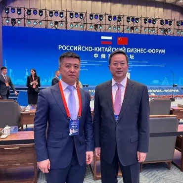 Председатель QIFA Сунь Тяньшу и Президент Союза китайских предпринимателей в России Чжоу Лицюнь (слева направо)